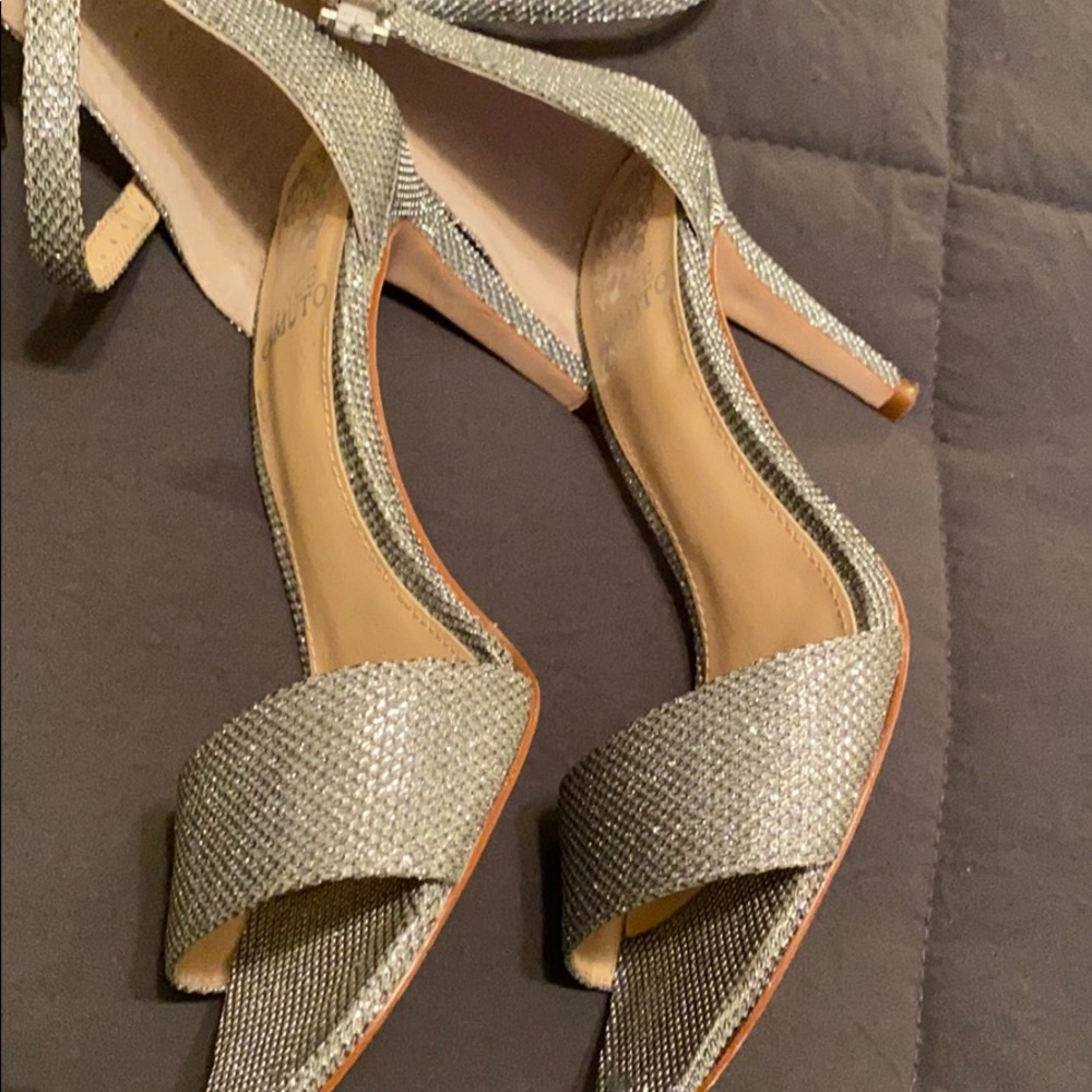 Vince Camuto Heels Size 7 in Silver/Pewter